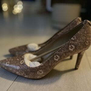 Michael Kors pumps